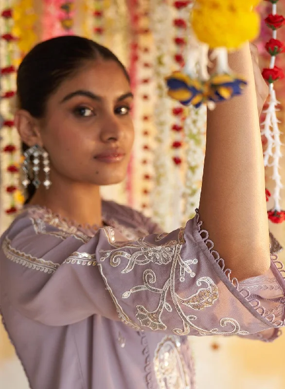 Lavender Kurta With Delicate Embroidery