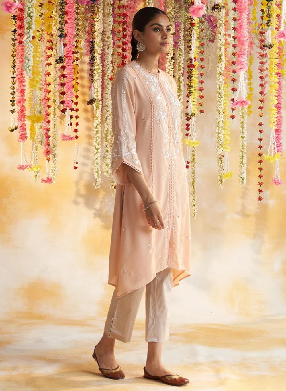 Pink Kurta With Delicate Embroidery