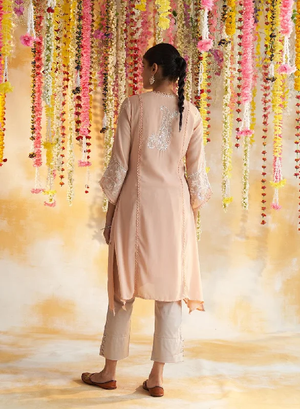 Pink Kurta With Delicate Embroidery