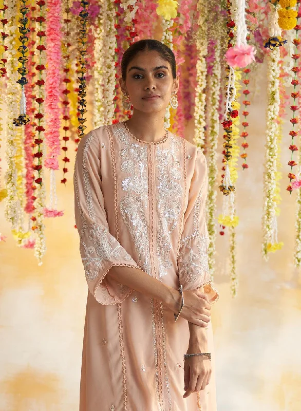 Pink Kurta With Delicate Embroidery