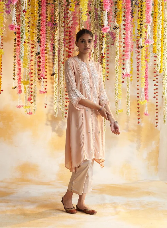 Pink Kurta With Delicate Embroidery