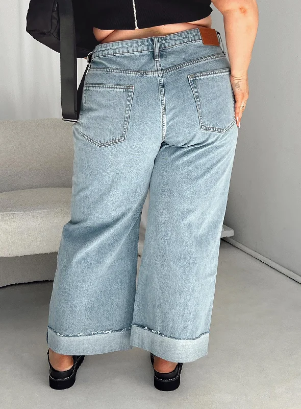 Ollie Straight Leg Jean Mid Wash Denim Curve